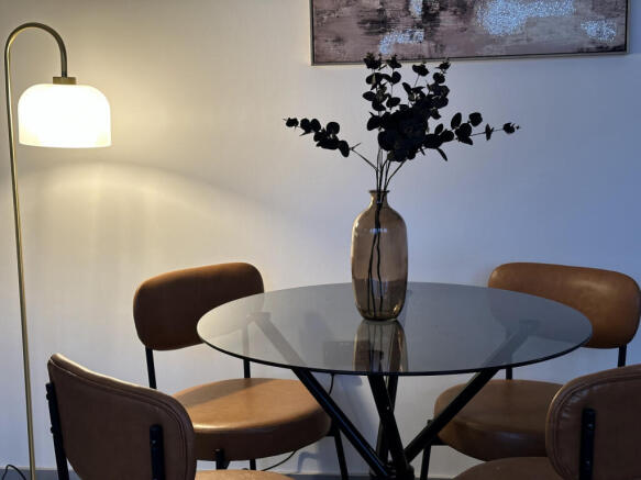 1 bed Flat to rent Image 4