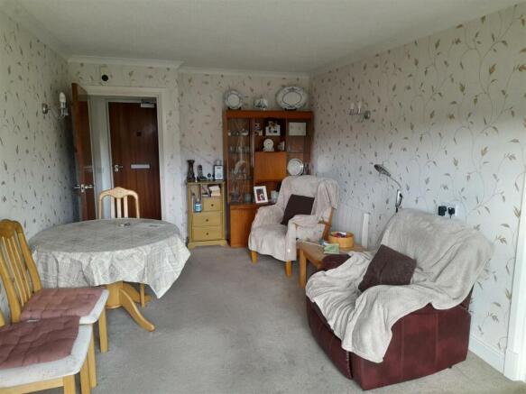Lounge 2.jpg