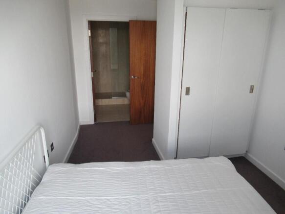 2 bed Apartment to rent Image 5