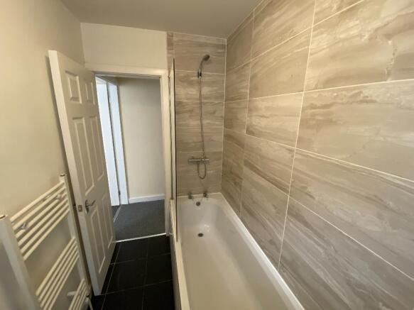 Bathroom (1st Floor)