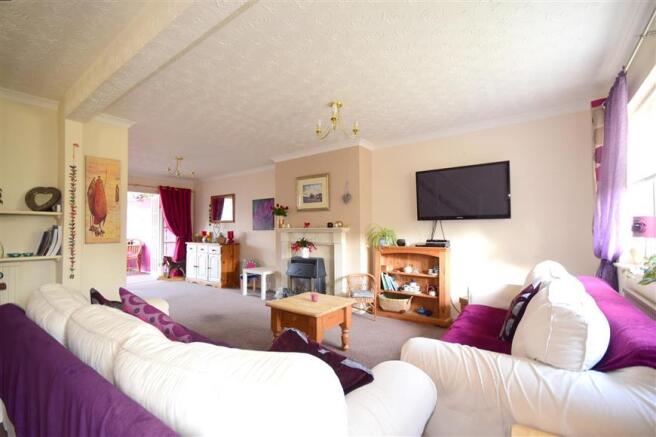 Lounge/Dining Room