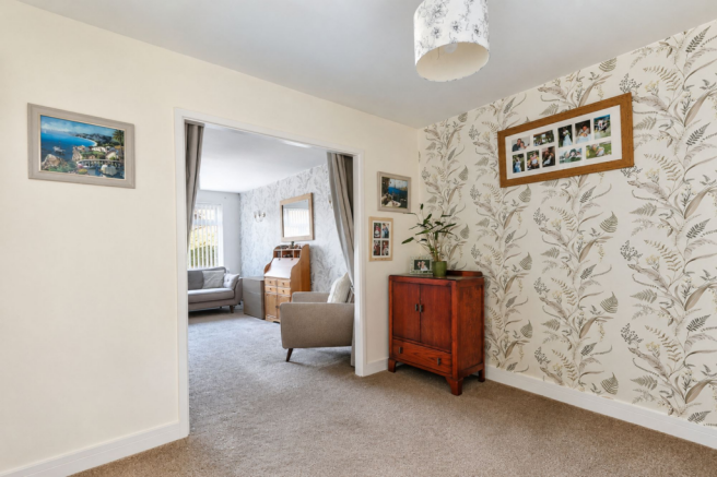 4 bed Semi-Detached for sale Image 5