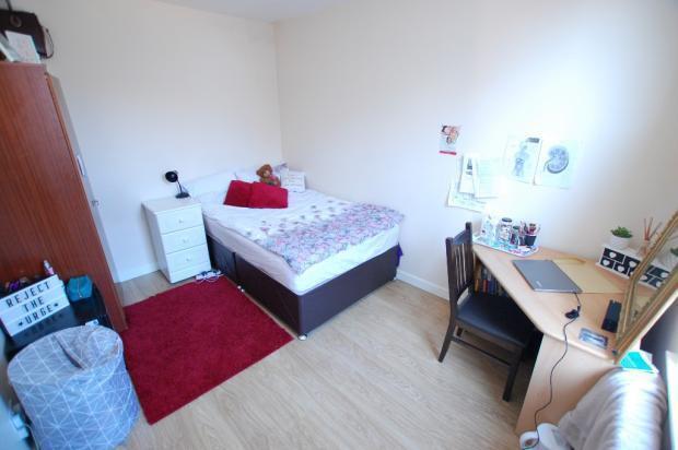 4 bed Terraced to rent Image 8