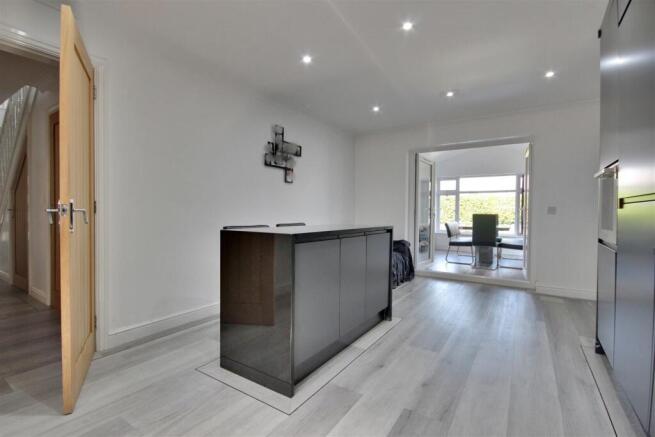 4 bed Detached for sale Image 9