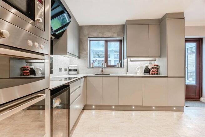 3 bed Semi-Detached for sale Image 6