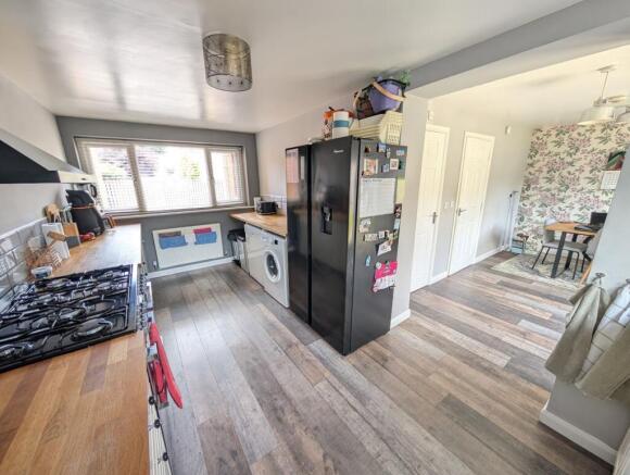 3 bed Semi-Detached for sale Image 4