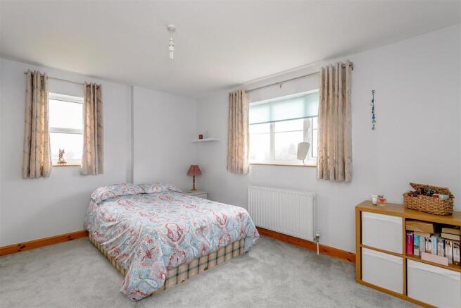 8377151-interior01.jpg