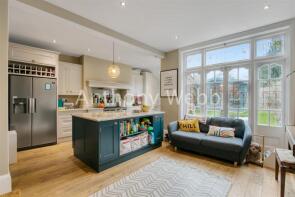 20, Lodge Drive, London N13 5LB