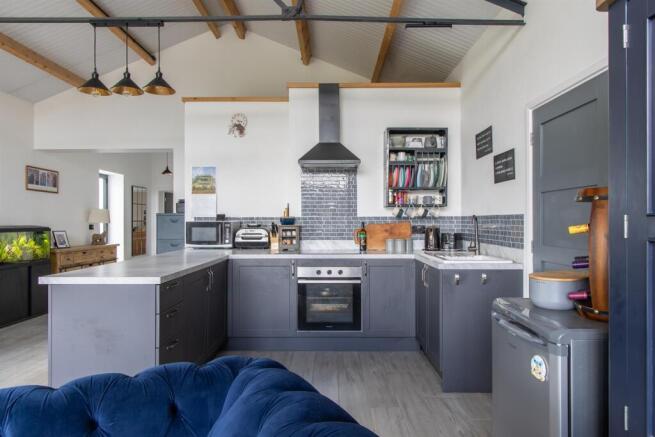 2 bed House for sale Image 6
