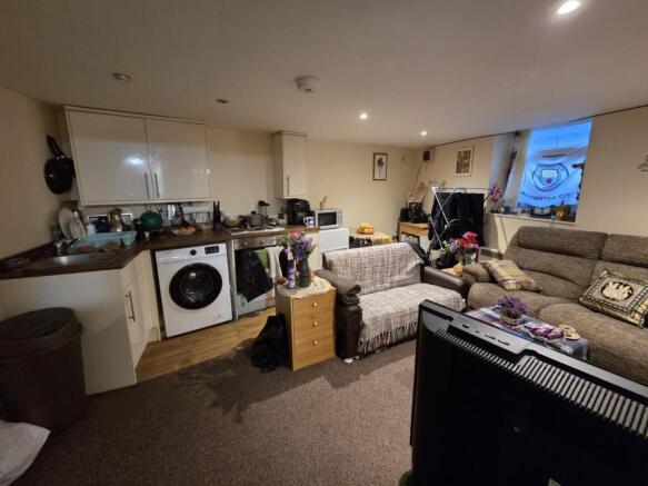 4 bed Flat for sale Image 10
