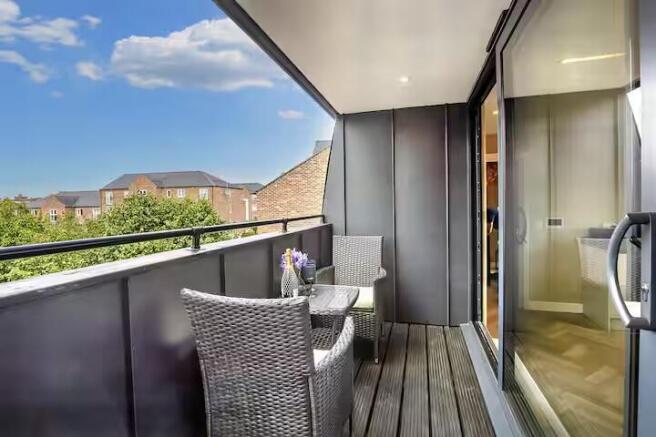 2 bed Flat to rent Image 5