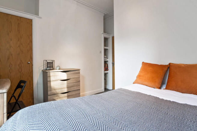 5 bed House to rent Image 10