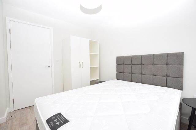 2 bed Apartment to rent Image 6