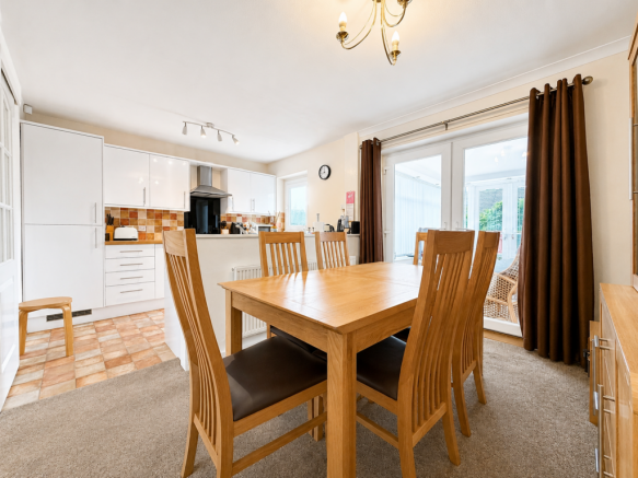 3 bed Town House for sale Image 9