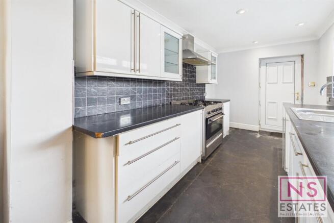 3 bed Semi-Detached for sale Image 10