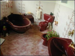 EN SUITE BATHROOM