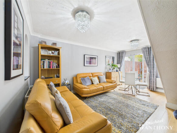 CAM03218G0-PR0643-STILL018