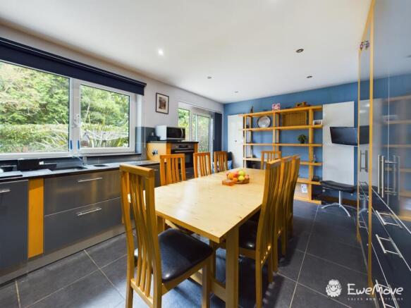 CAM02877G0-PR0053-STILL024