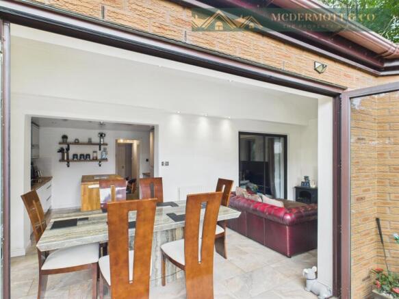 4 bed Detached for sale Image 11