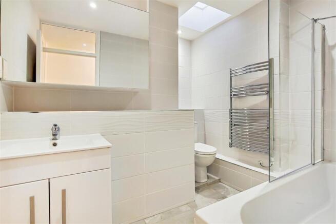 9_Bathroom-0.jpg