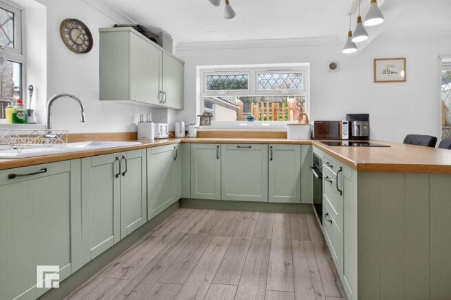 KITCHEN/DINING ROOM