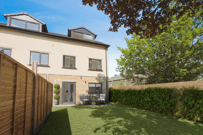 4 bed Terraced for sale Image 11