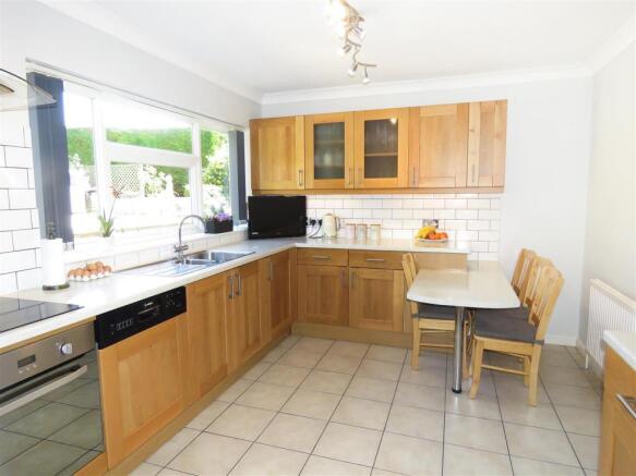 KITCHEN / BREAKFAST
