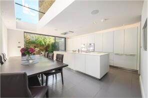 21, Wroughton Road, London SW11 6BE