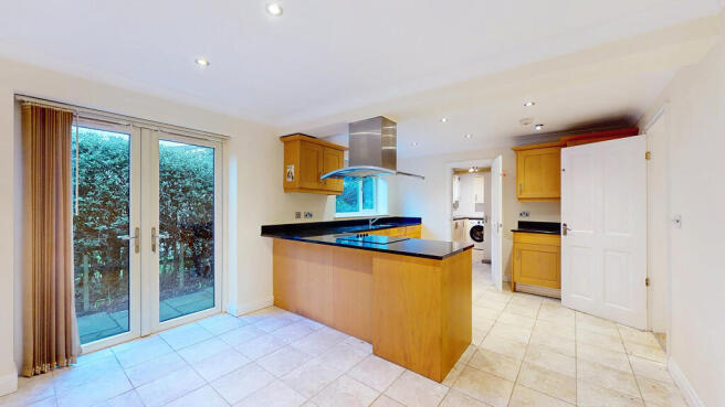 4 bed Semi-Detached for sale Image 3