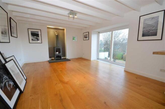 LOUNGE / DINING ROOM
