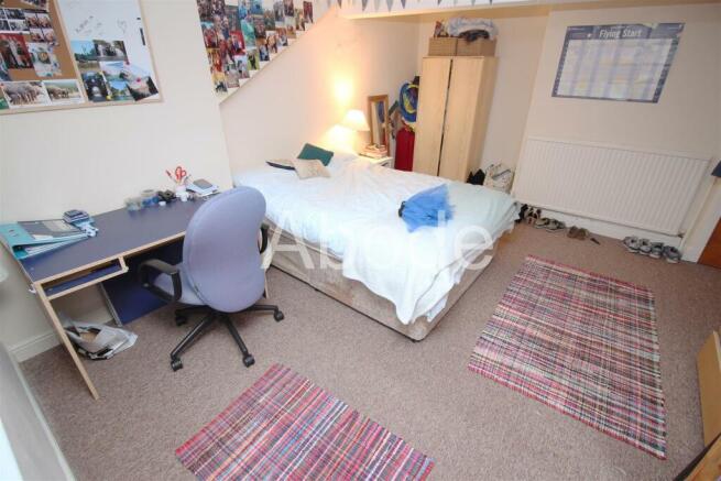 5 bed House to rent Image 4