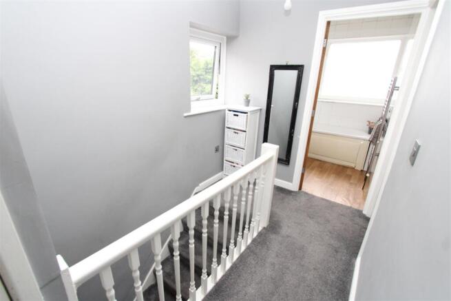 3 bed Semi-Detached for sale Image 8