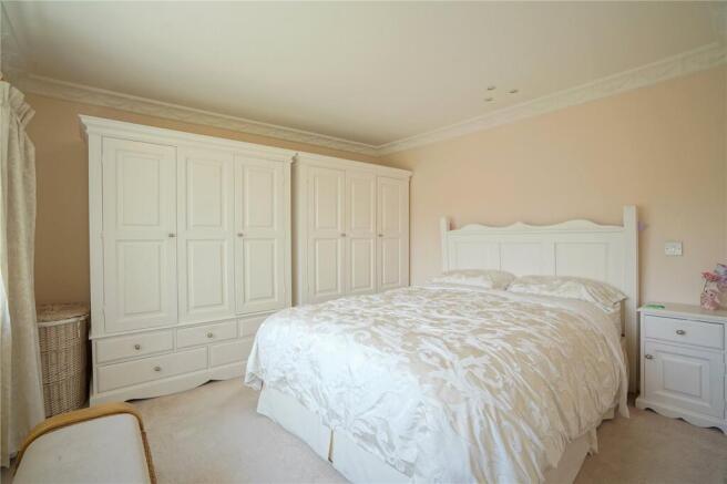 4 bed Semi-Detached for sale Image 9
