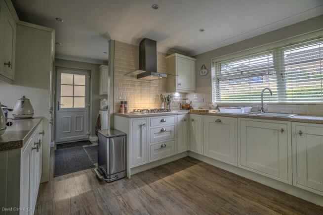 102 Lisle Close_15_6_7_Interior 3.jpg