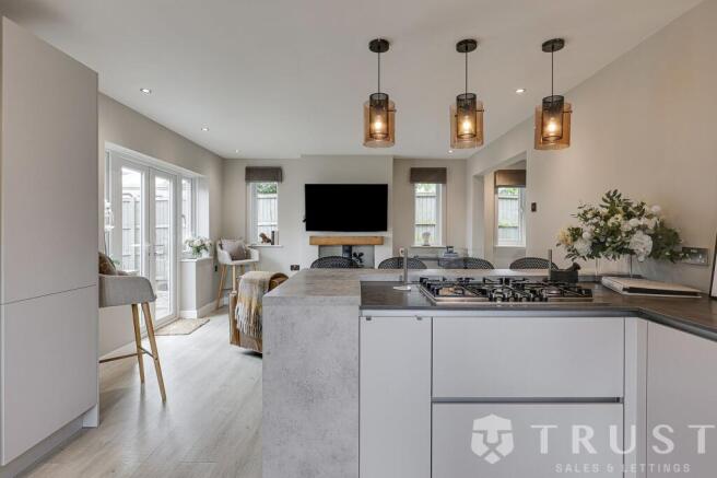 4 bed Detached for sale Image 10