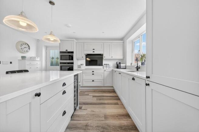 4 bed Detached for sale Image 7