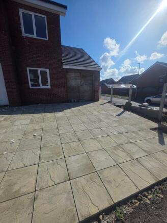 6 bed Detached for sale Image 11