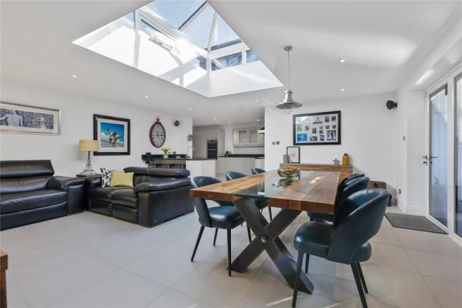 5 bed Bungalow for sale Image 10