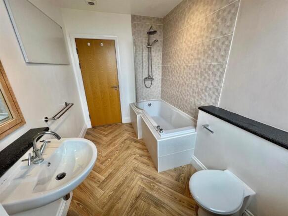 2 bed Flat for sale Image 10