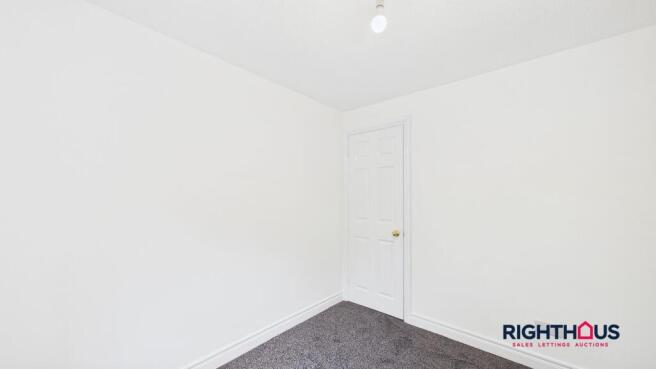2 bed Terraced to rent Image 6