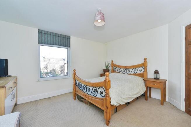 5 bed Semi-Detached for sale Image 5