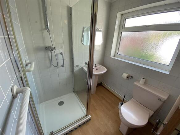 EN-SUITE SHOWER ROOM