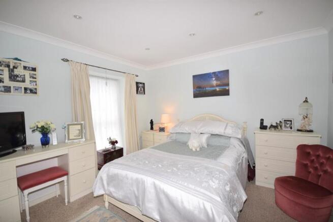 BEDROOM 1.jpg