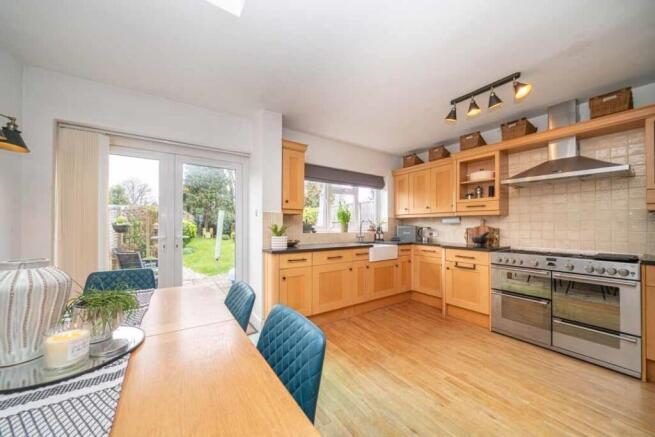 Kitchen/ Dining Room