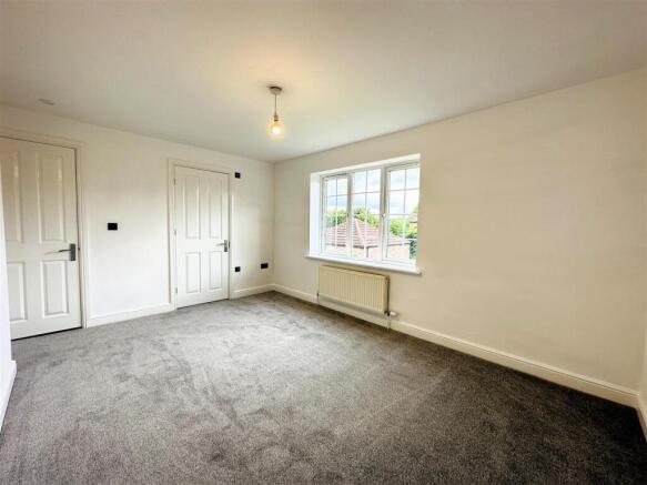 3 bed Town House for sale Image 10
