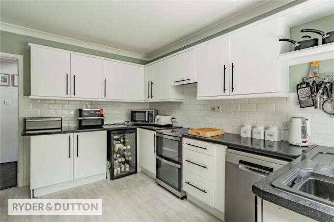 4 bed Detached for sale Image 5