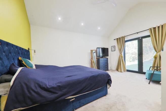 4 bed Detached Bungalow for sale Image 12