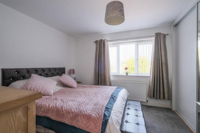 3 bed Town House for sale Image 4