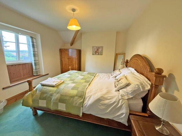 4 bed Semi-Detached for sale Image 9