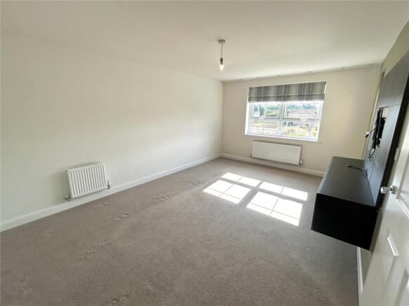 4 bed Detached to rent Image 2